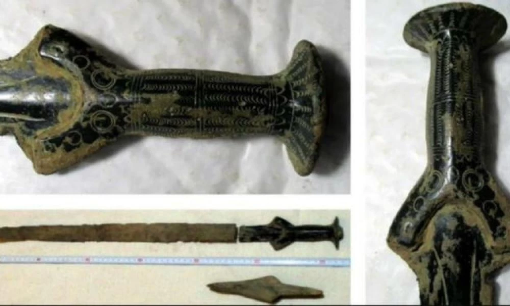 Άντρας έψαχνε για μανιτάρια και ανακάλυψε αρχαίο σπαθί 3.300 ετών